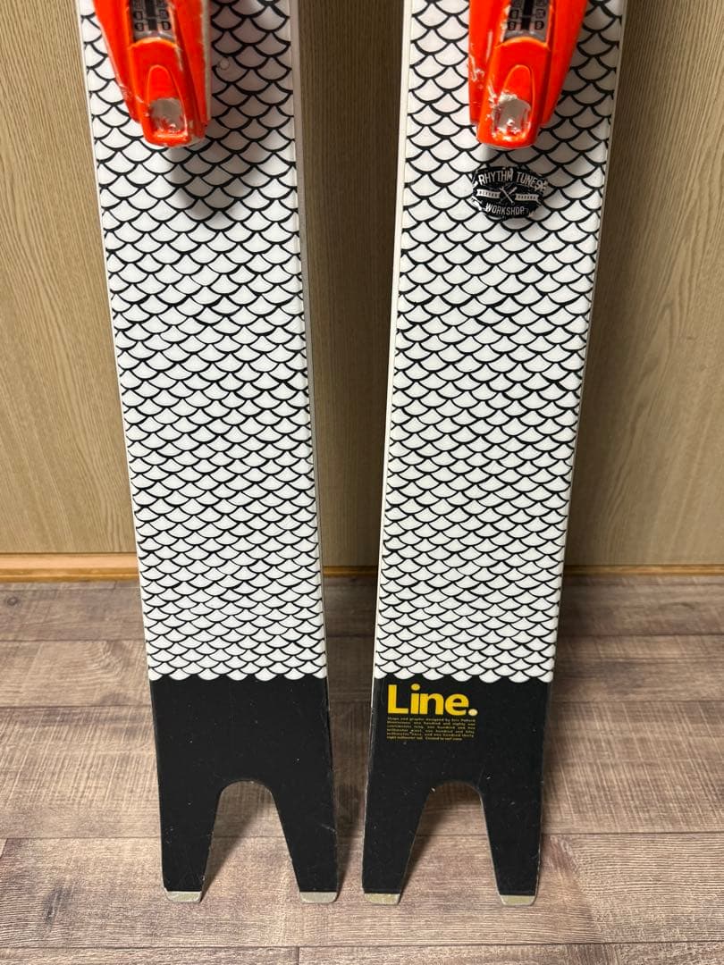 Line Sakana スキー板 ブラック/ホワイト
