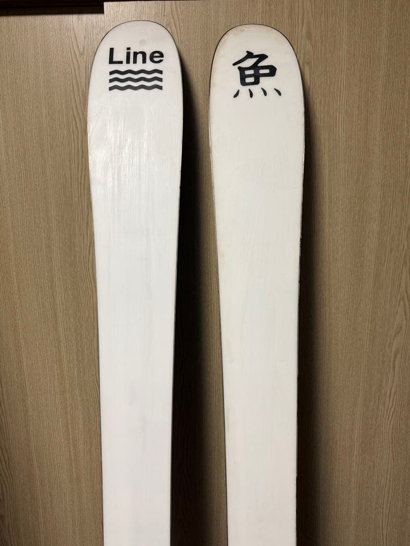 Line Sakana スキー板 ブラック/ホワイト