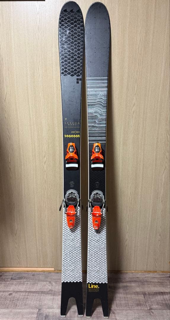Line Sakana スキー板 ブラック/ホワイト