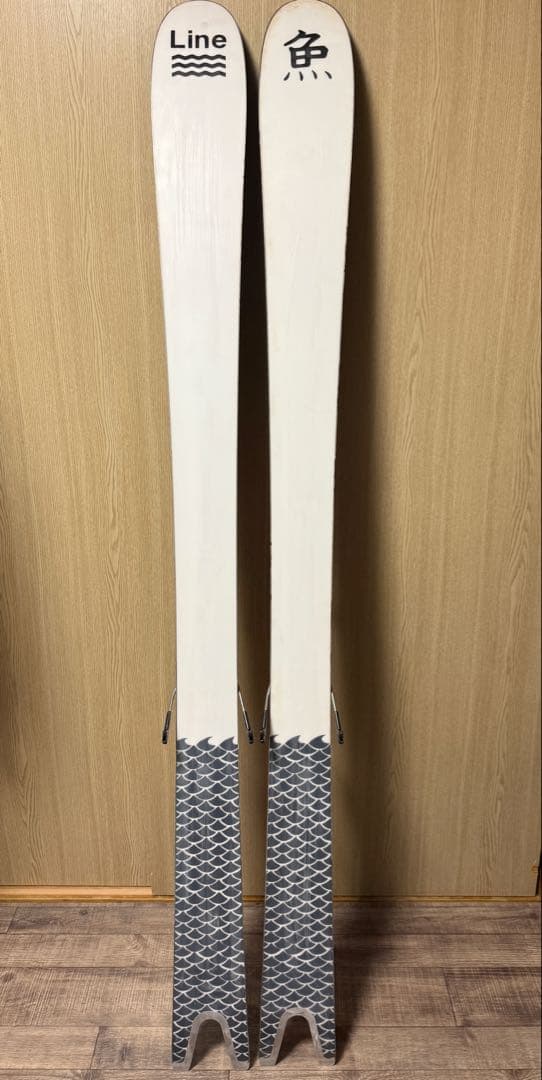 Line Sakana スキー板 ブラック/ホワイト