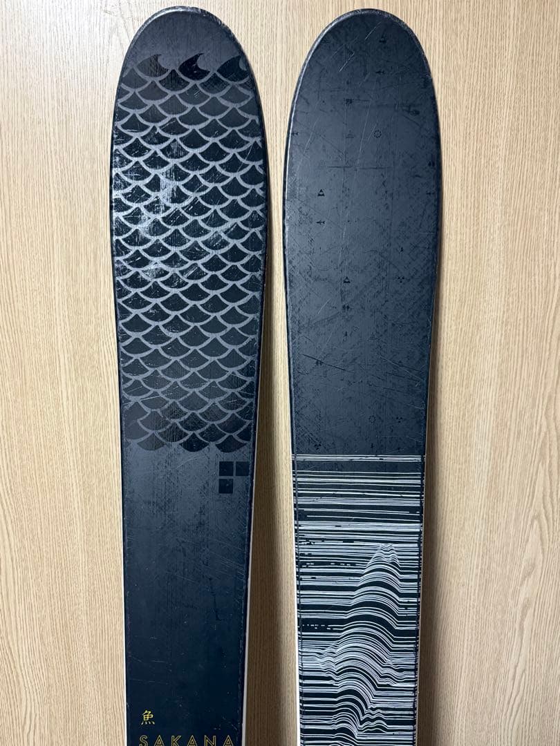Line Sakana スキー板 ブラック/ホワイト