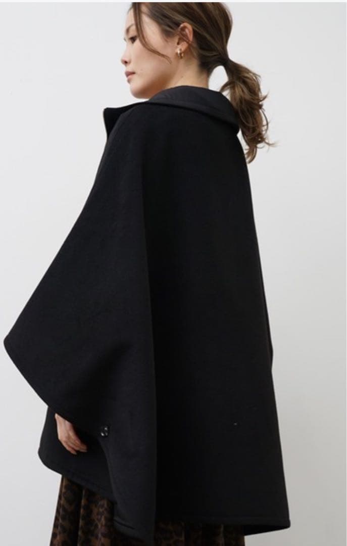 (未使用級)ヘレンチア　リバーシブルポンチョ　2way ケープコート　黒色