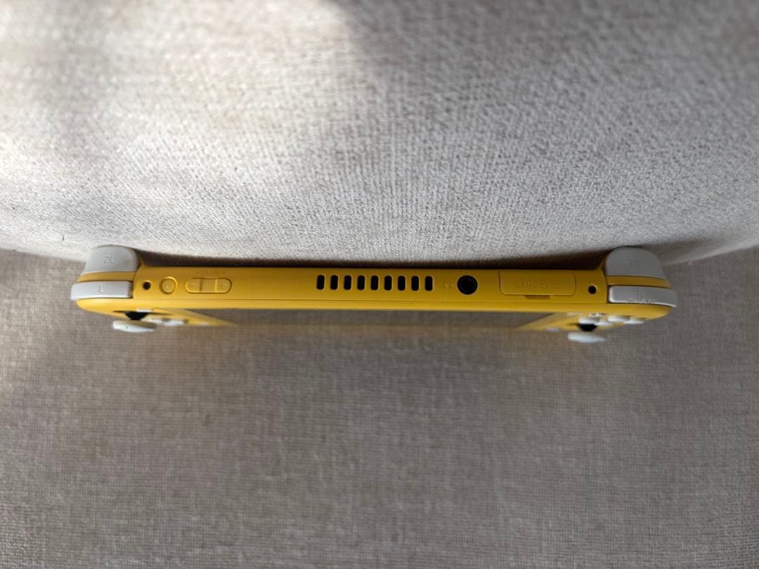 【中古】Nintendo Switch LITE イエローおまけ付き