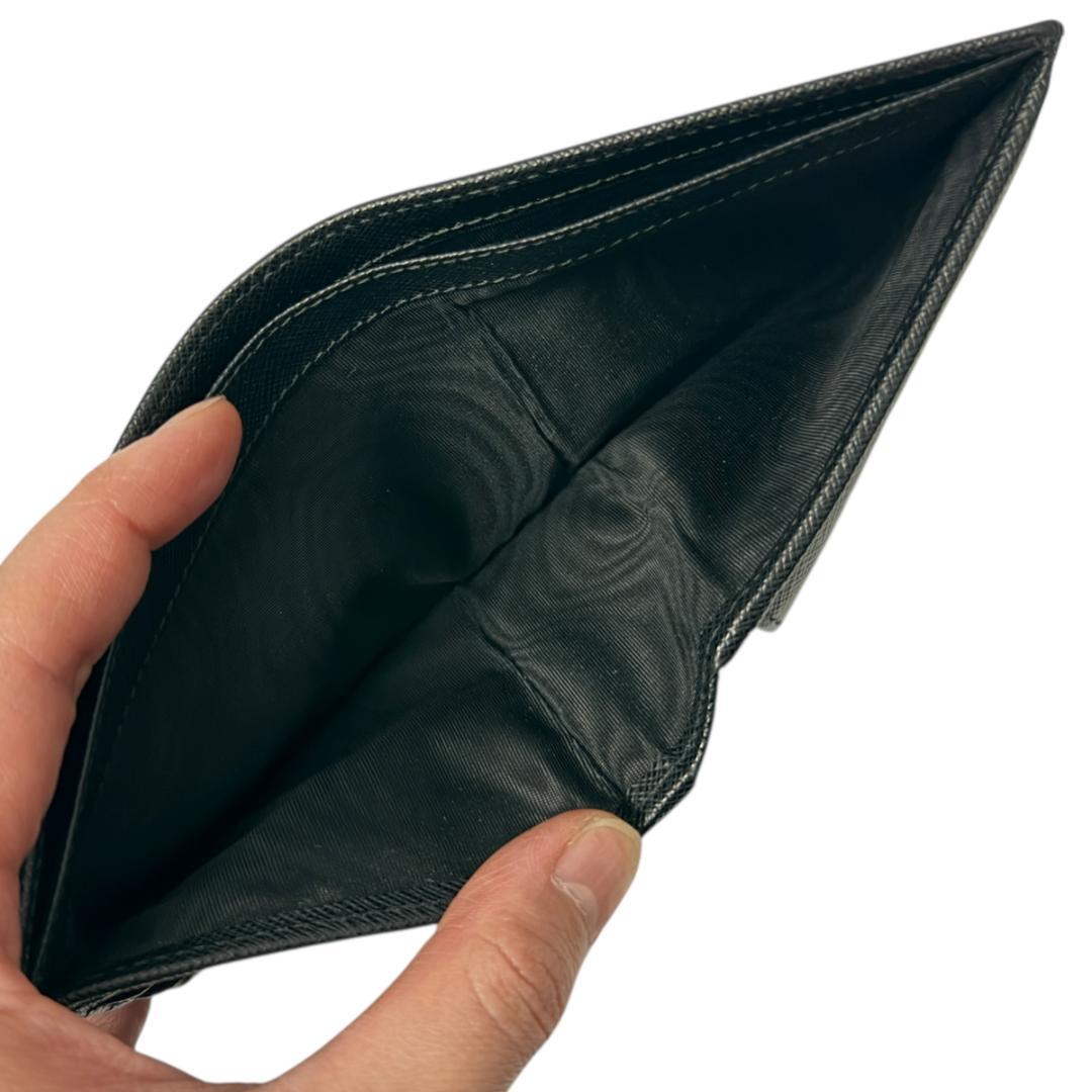 極美品 PRADA 二折り財布 サフィアーノレザー 三角ロゴ ブラック 現行