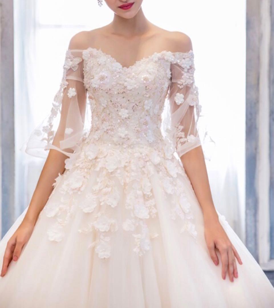 花刺繍オフショルダープリンセスラインウェディングドレス