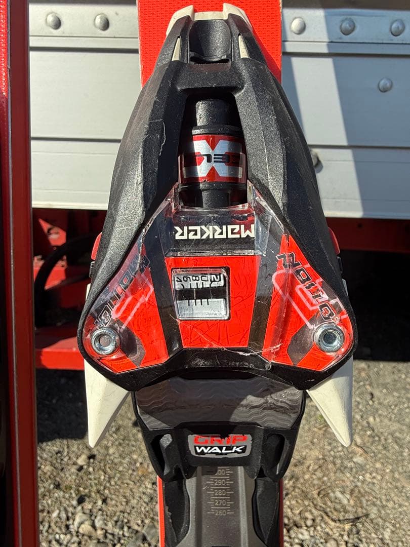 スキー板　VölklのRace Tige GS 180