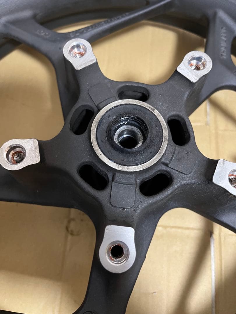 PCX フロントホイール