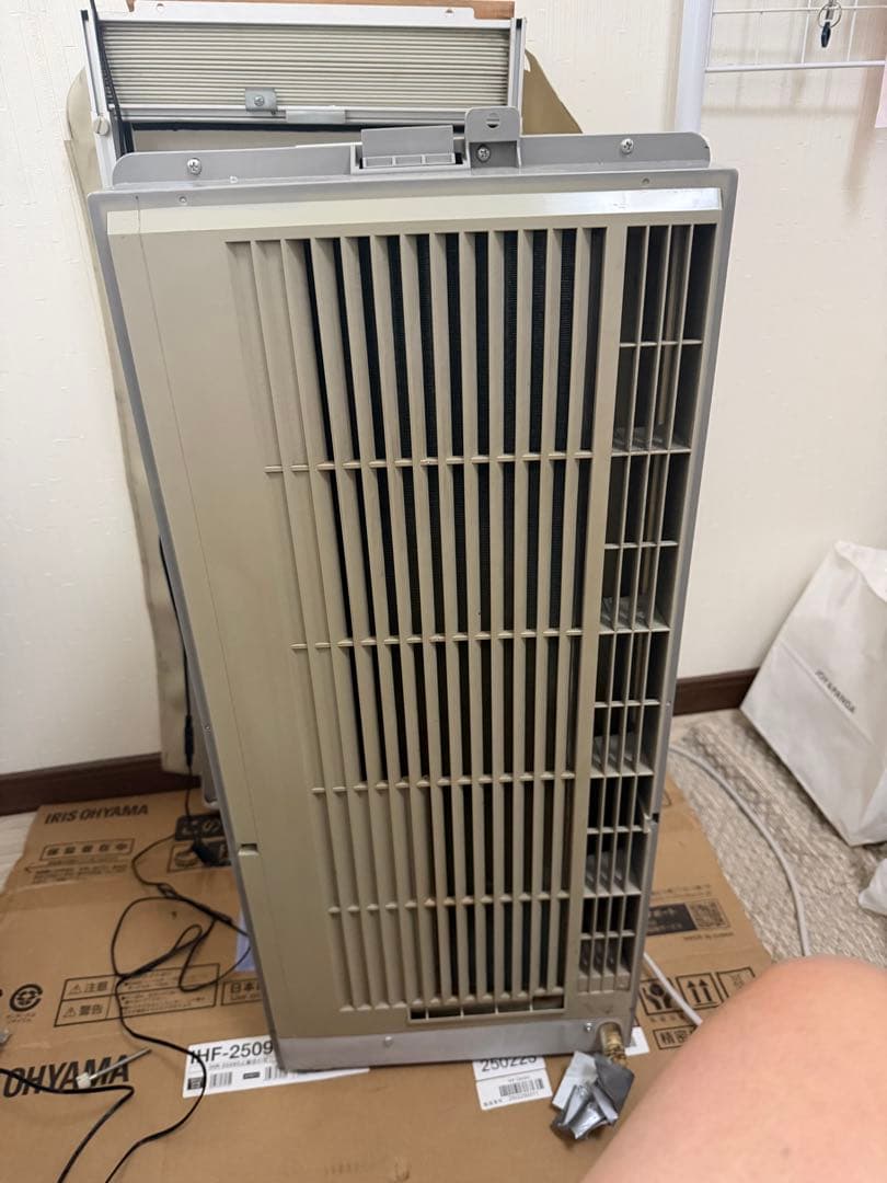 2018年製　Hier JA-16S ウィンドウエアコン