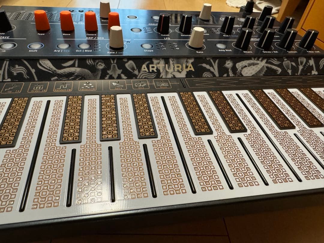 【超美品】ARTURIA MicroFreak ハイブリッドシンセ