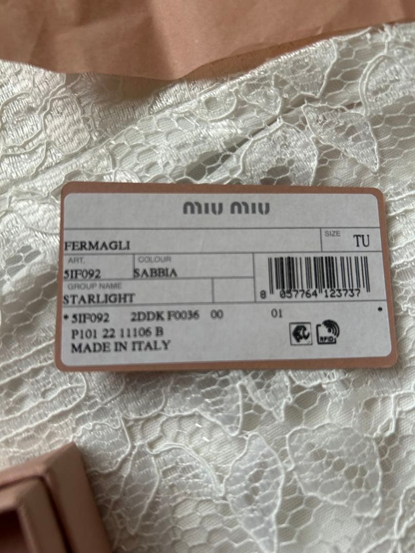 ミュウミュウ パテントレザー ヘアクリップ　極美品