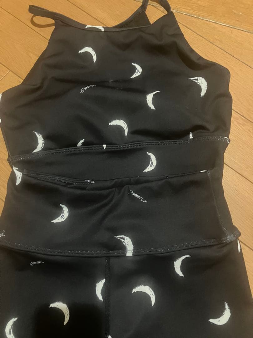 emmiブラトップ×レギンス ムーン柄　上下　セットアップ