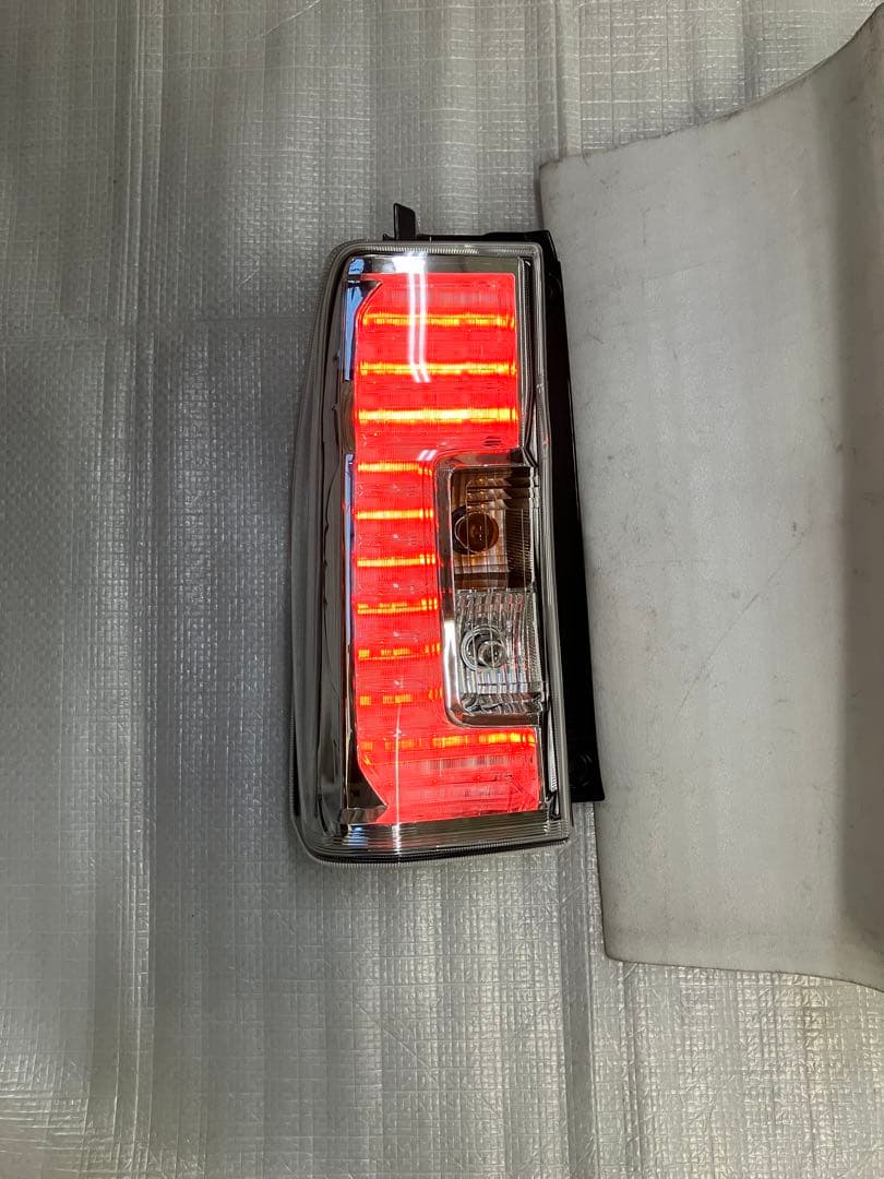 ♦︎ダイハツ★タントカスタムLA600S左純正テールランプ★インナーメッキ★良品★