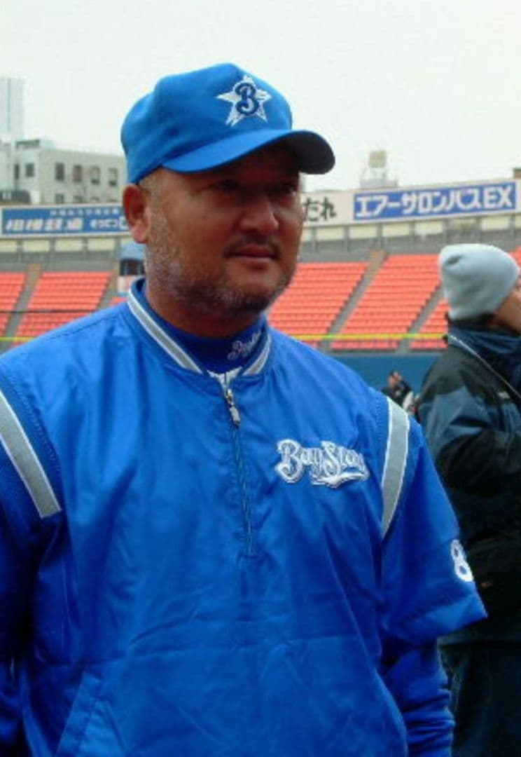 支給品 プロ野球 横浜ベイスターズ 山下監督 ナイロン Vジャン ジャンパー