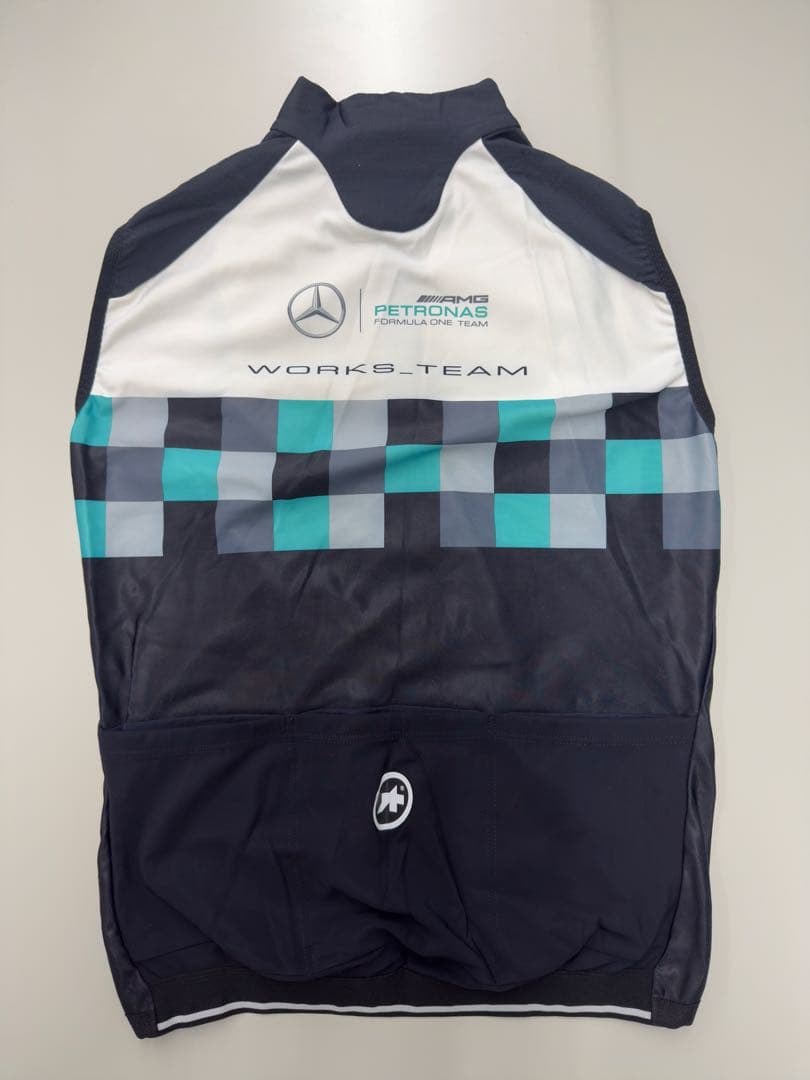 13日で出品終了　ASSOS MERCEDES AMG PETRONAS ジレ