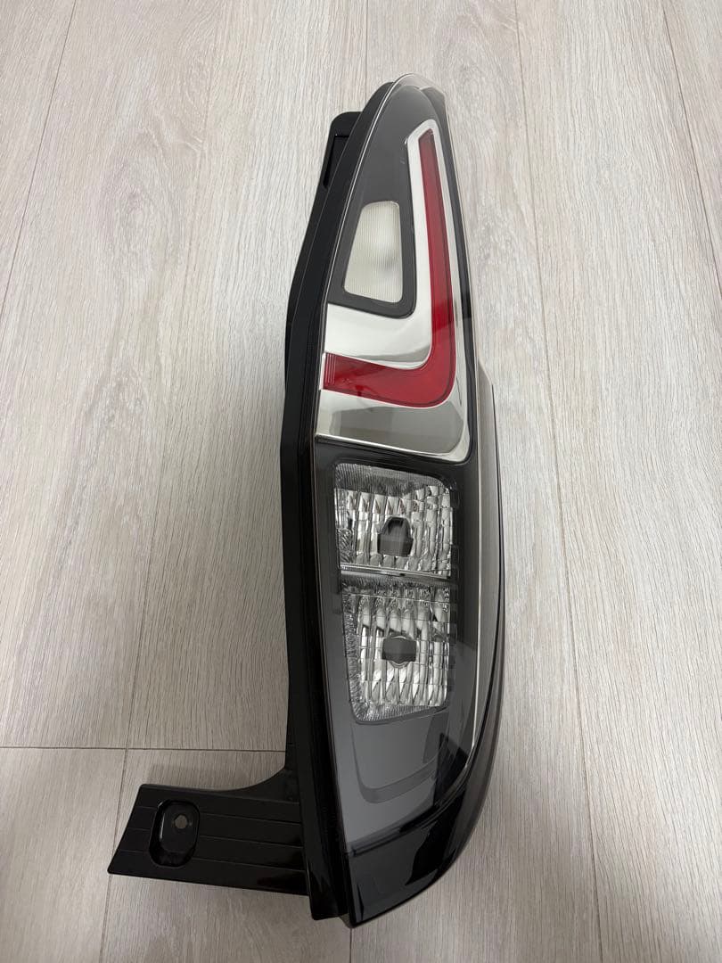 本日限定お値引き‼️ma37s ソリオ テールランプ