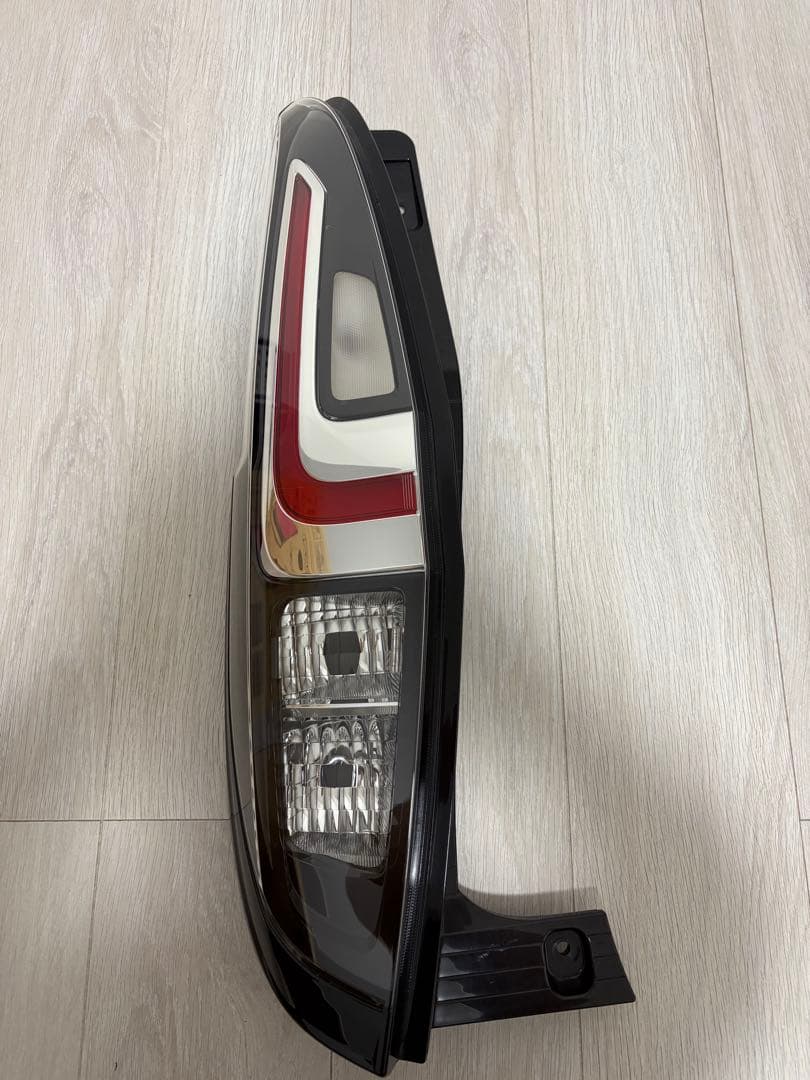 本日限定お値引き‼️ma37s ソリオ テールランプ