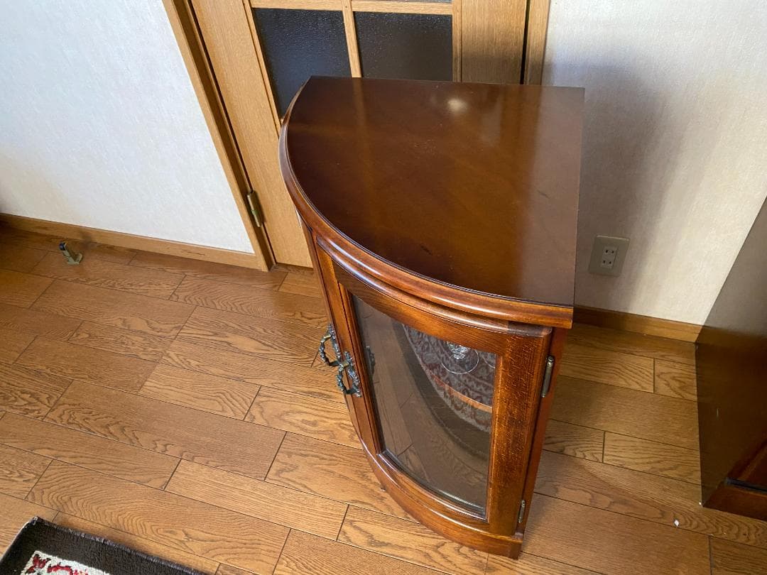 カリモク コロニアル チェスト コーナーキャビネット 飾り棚