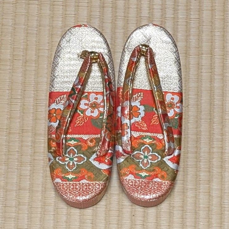 七五三　7歳向け　結び帯　筥迫　草履・足袋　バッグ　髪飾り　美品