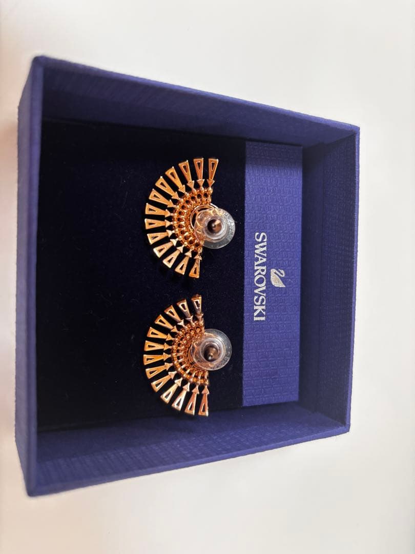 女優着用品✨️SWAROVSKI ピアス スパークリングダンスダイアルアップ