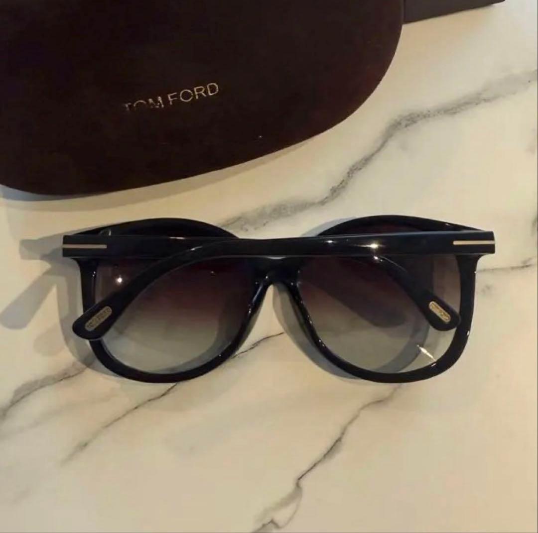 正規品 TOM FORD オーバーサイズサングラス ブラック ケース付き