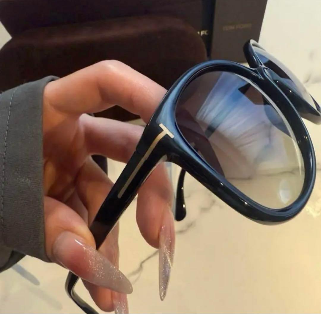 正規品 TOM FORD オーバーサイズサングラス ブラック ケース付き