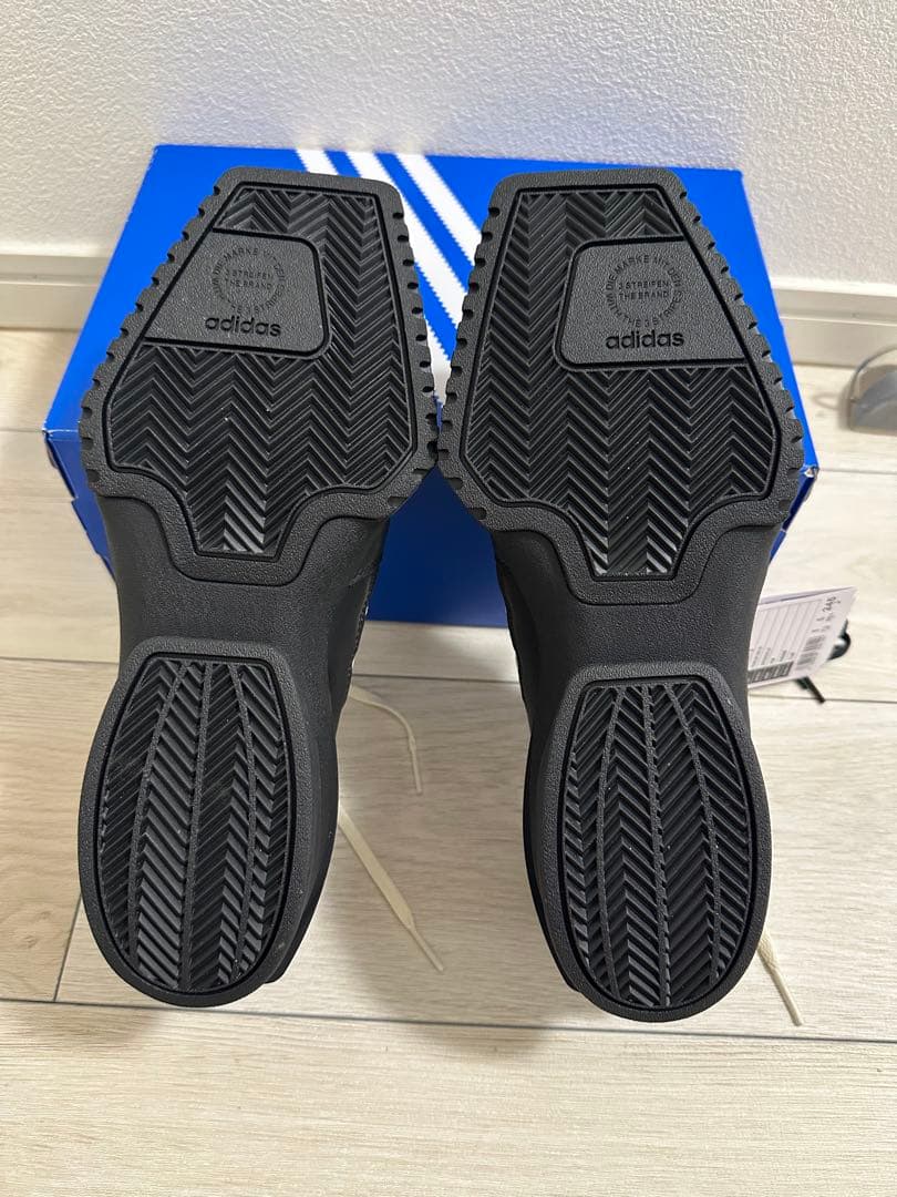 【新品未使用】adidas Forum SQ Cubism w (24.5cm)