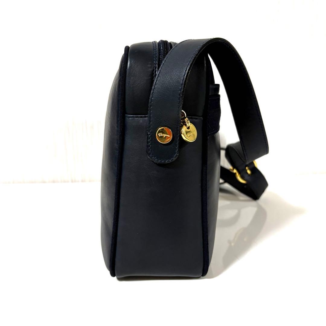 Salvatore Ferragamo ヴァラ　レザー　ショルダーバッグ