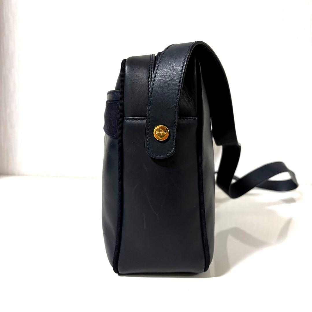 Salvatore Ferragamo ヴァラ　レザー　ショルダーバッグ