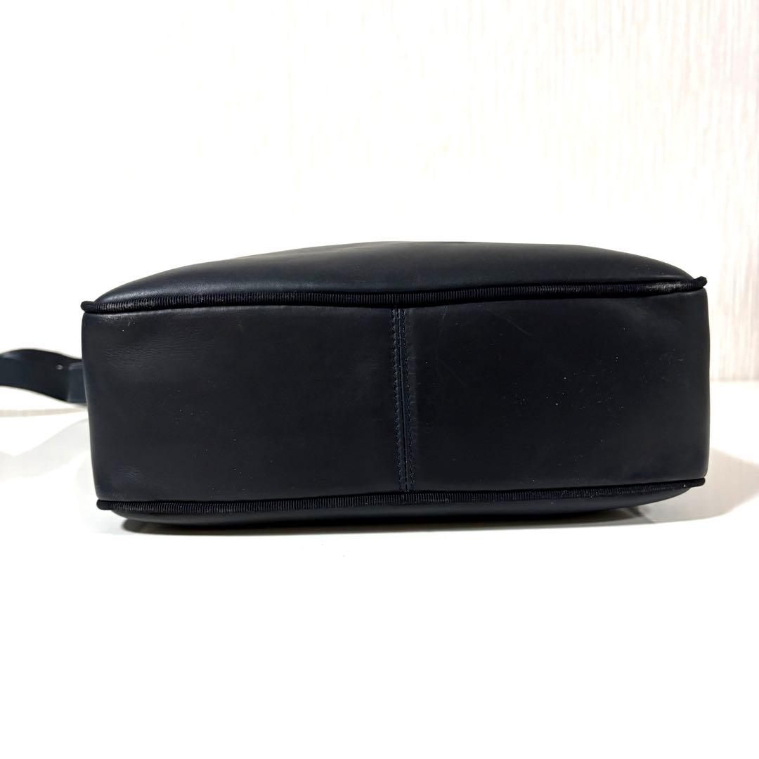 Salvatore Ferragamo ヴァラ　レザー　ショルダーバッグ