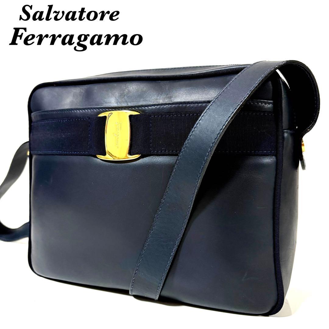 Salvatore Ferragamo ヴァラ　レザー　ショルダーバッグ