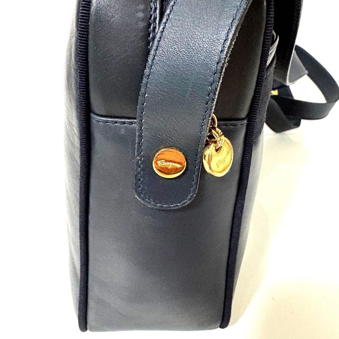 Salvatore Ferragamo ヴァラ　レザー　ショルダーバッグ