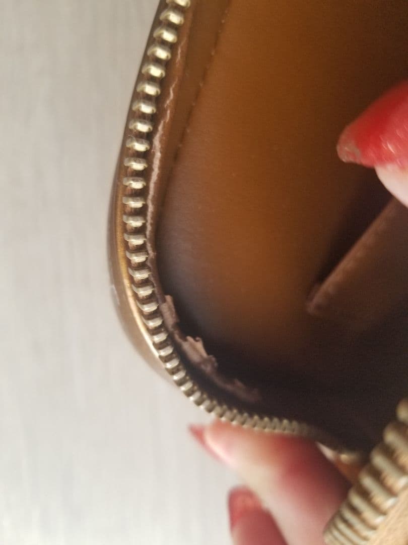 ルイヴィトンヴェルニショルダーバック カラー ブロンズ