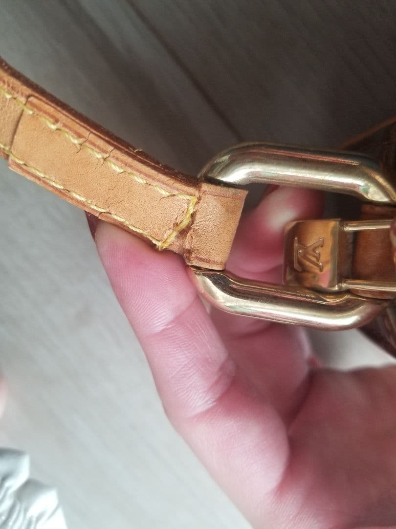 ルイヴィトンヴェルニショルダーバック カラー ブロンズ