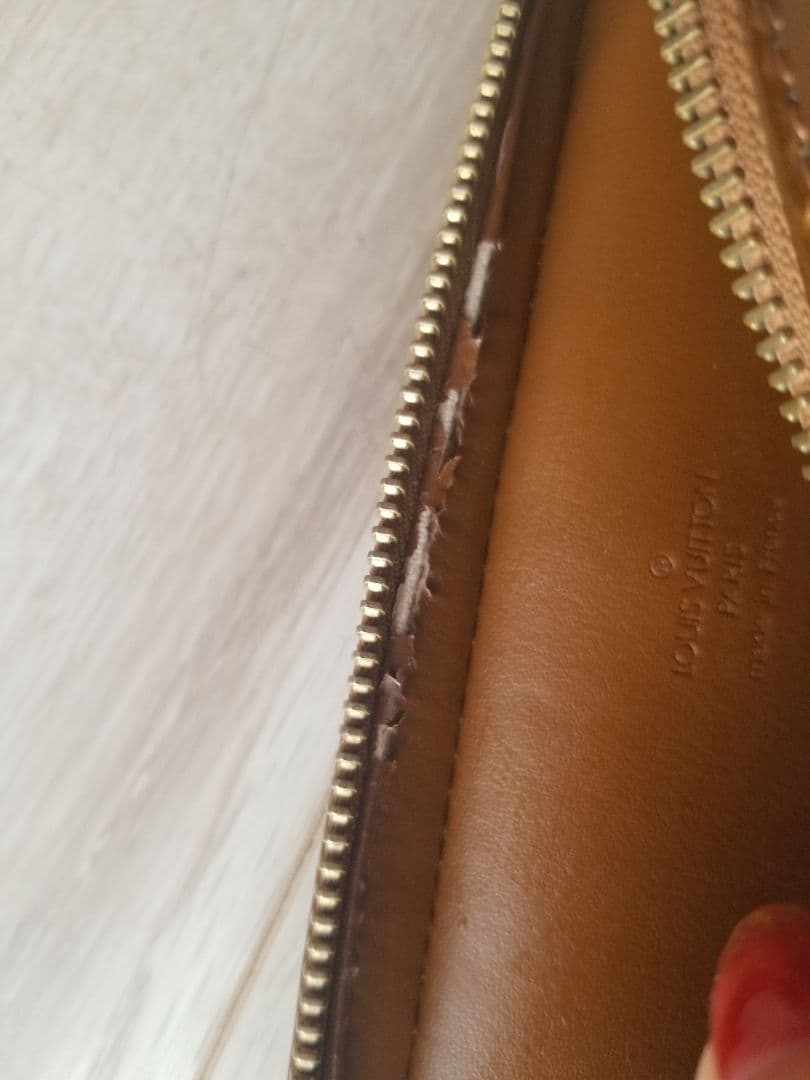 ルイヴィトンヴェルニショルダーバック カラー ブロンズ