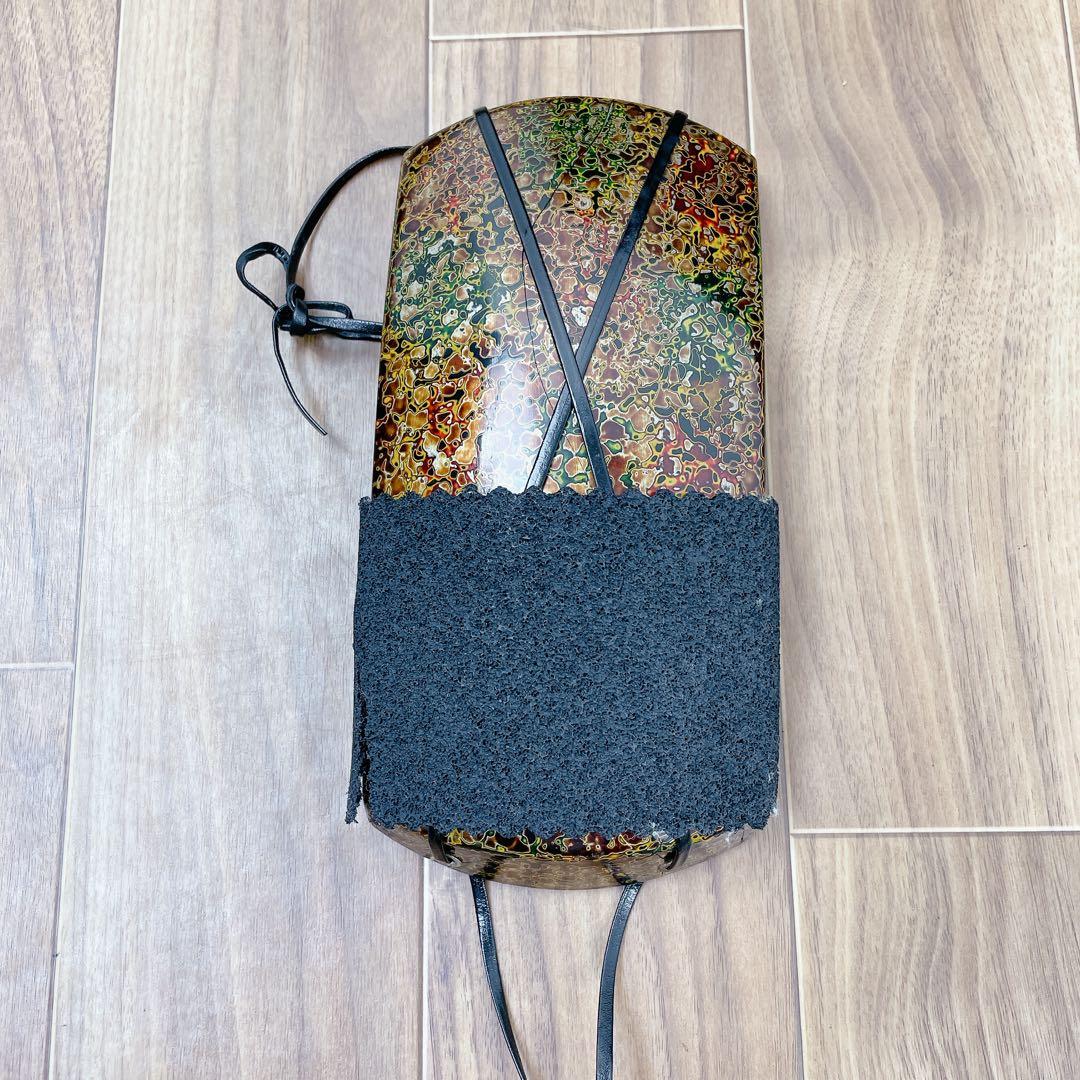 津軽三味線 太棹 段違い二本溝 東さわり トチ紅木 綾杉彫り