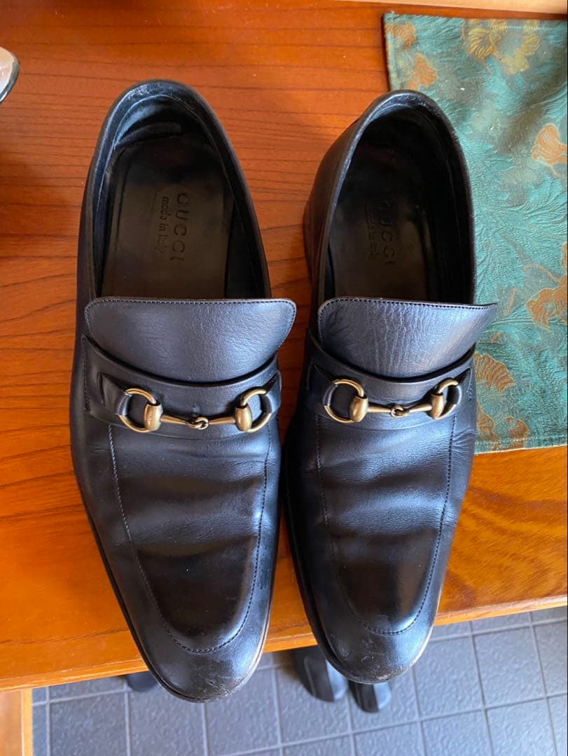 GUCCI ブラック ローファー 金具付き