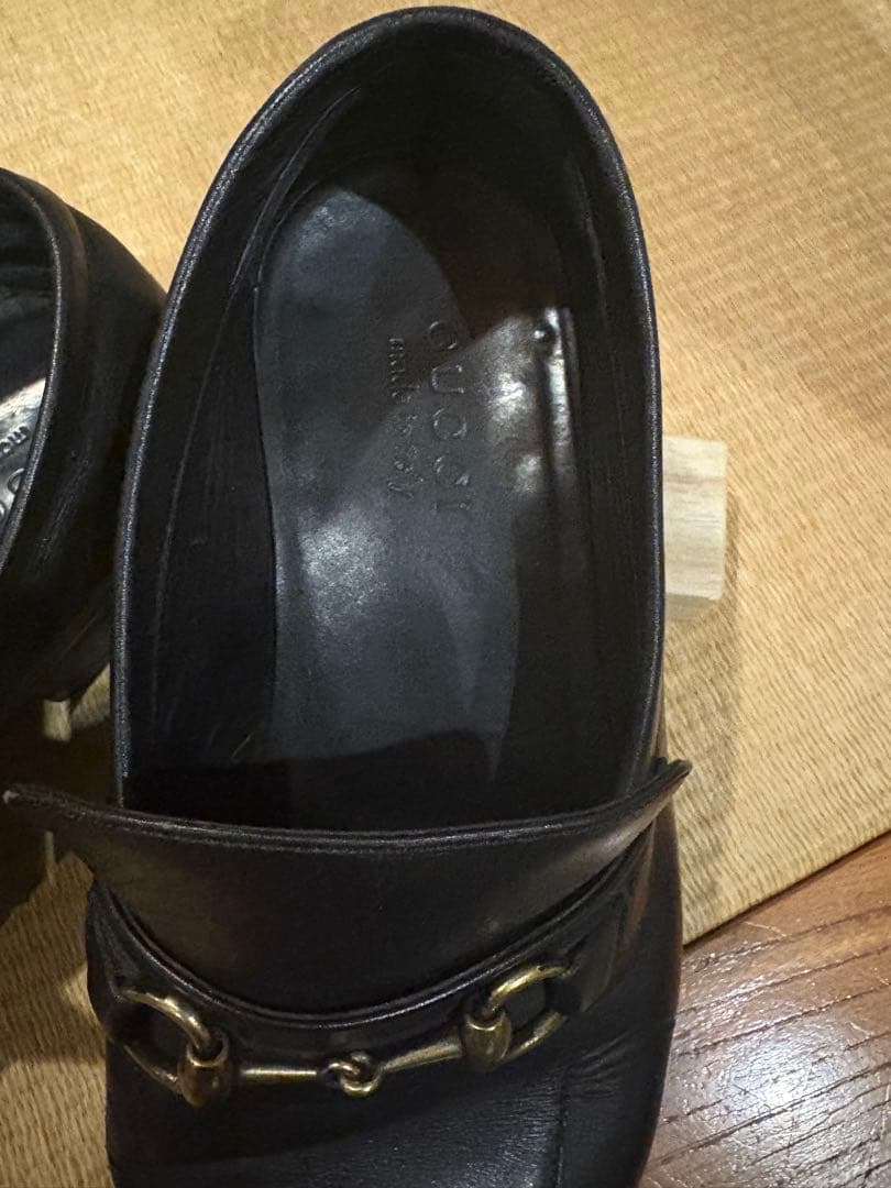 GUCCI ブラック ローファー 金具付き