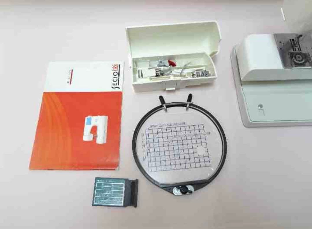 大型刺しゅう機内蔵型ミシンJANOME SECIO EX