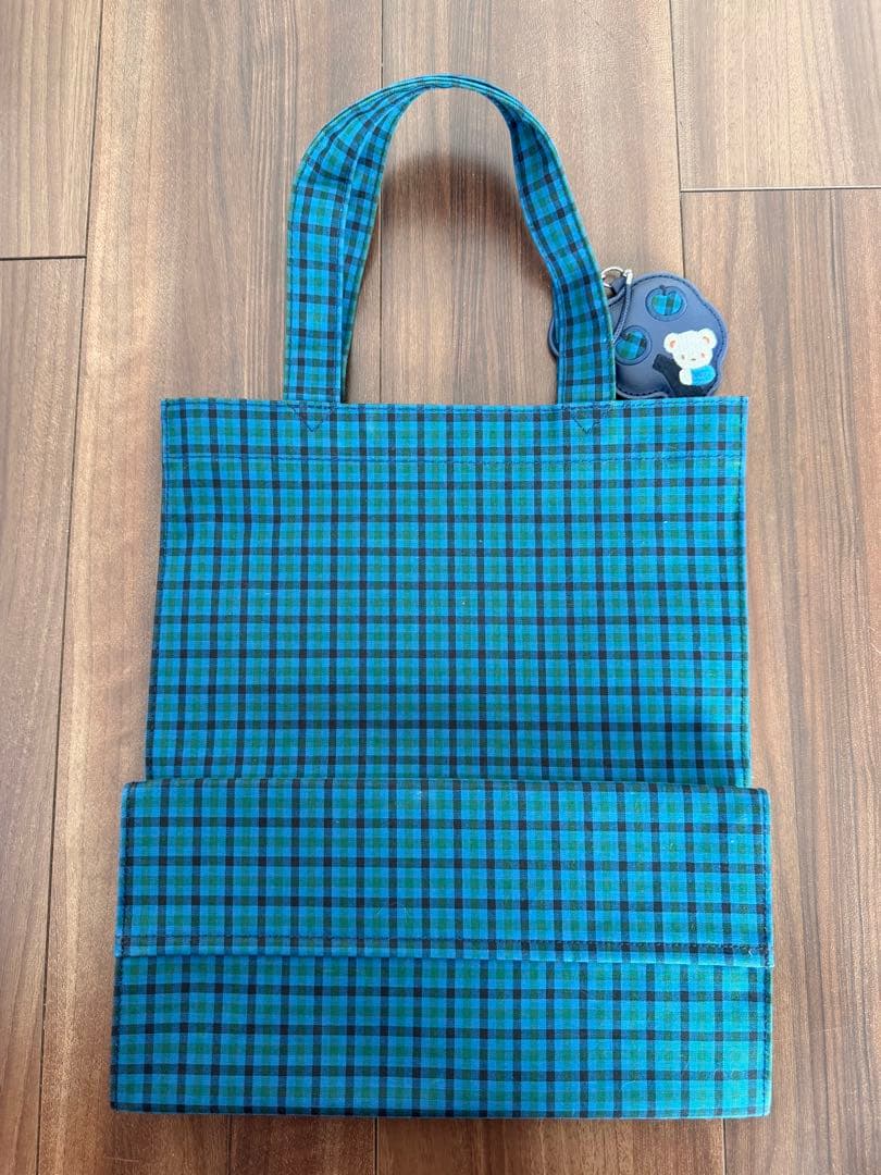 ファミリア　チェック柄トートバッグ クマチャーム付き