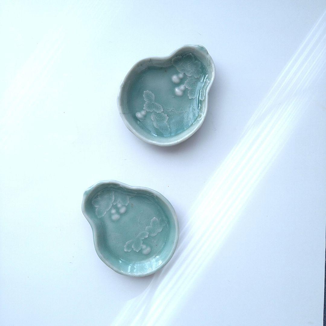 三田青磁 豆皿 手塩皿 2客 瓢箪文様 ひょうたん 足付き 江戸期　希少