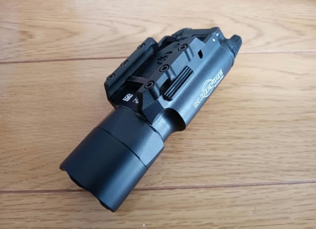 m*5様 実物　surefire　製　X300U　ウエポンライト　トレポン　PT