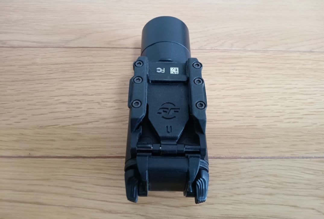 m*5様 実物　surefire　製　X300U　ウエポンライト　トレポン　PT