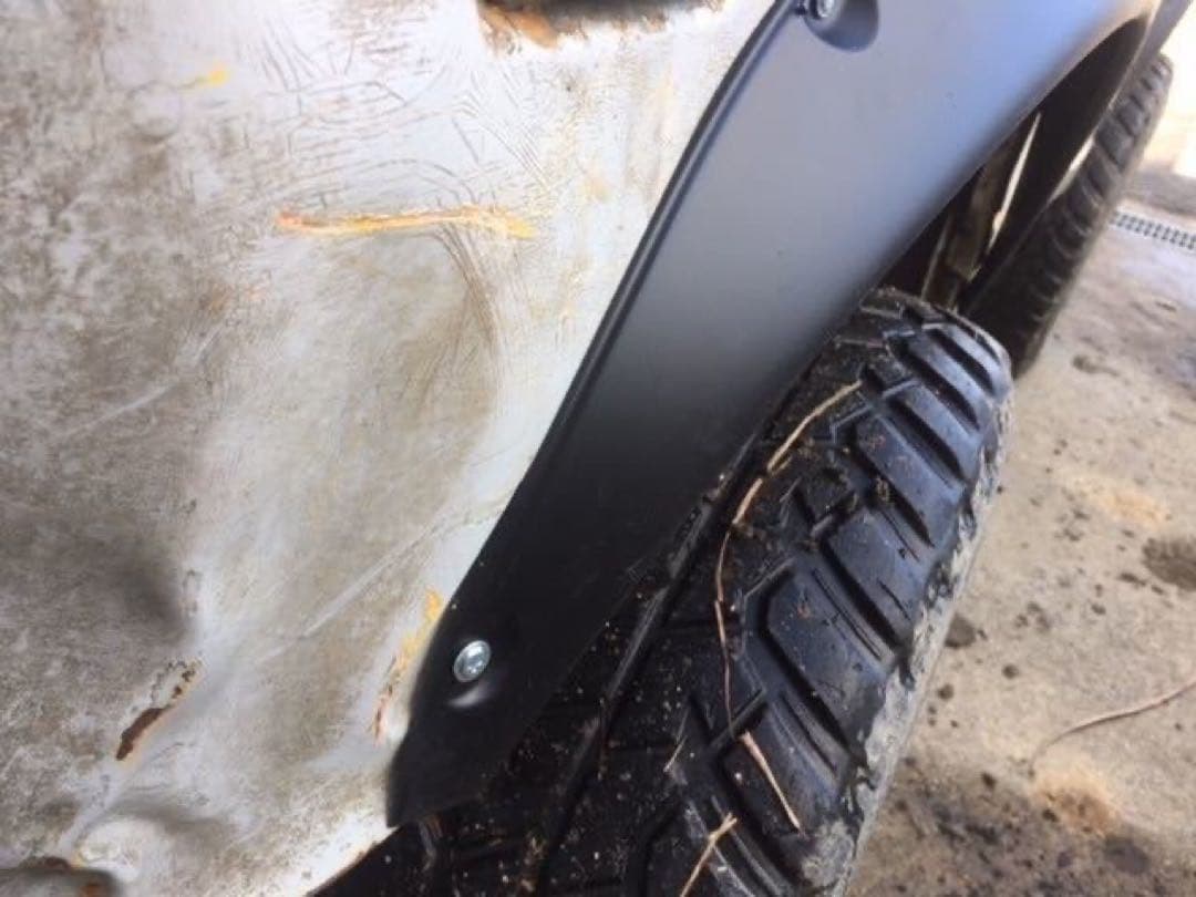 ジムニーJA11JB23JA22等 汎用オーバーフェンダー　側面ビス留め