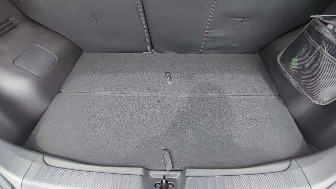 日産オーラ (FE13系) ラゲッジアンダーボックス