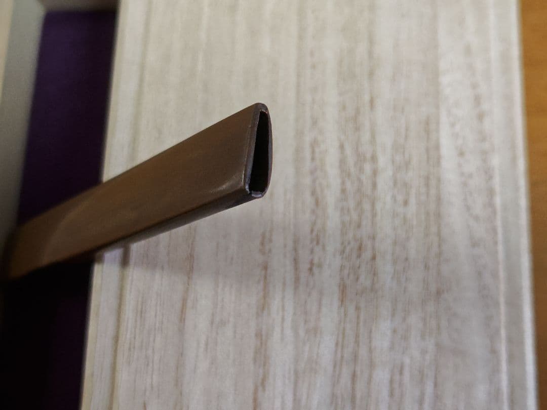 江戸期　小柄「七福神祭の図」金色絵、銅地