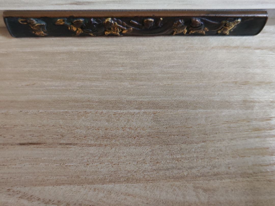 江戸期　小柄「七福神祭の図」金色絵、銅地