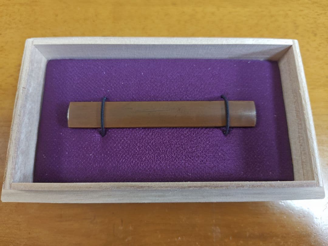 江戸期　小柄「七福神祭の図」金色絵、銅地