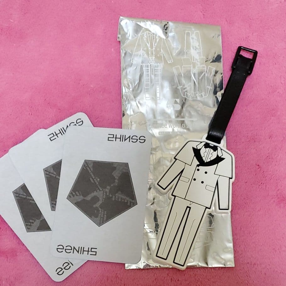 【sold out】SHINee ラゲッジタグ(オニュ) トランプおまけ付き❣