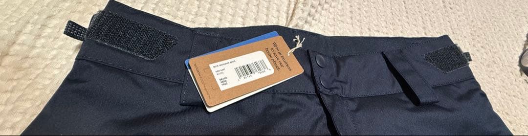 （未使用）パタゴニア【ボーイズM】スノーショットパンツ　ネイビー