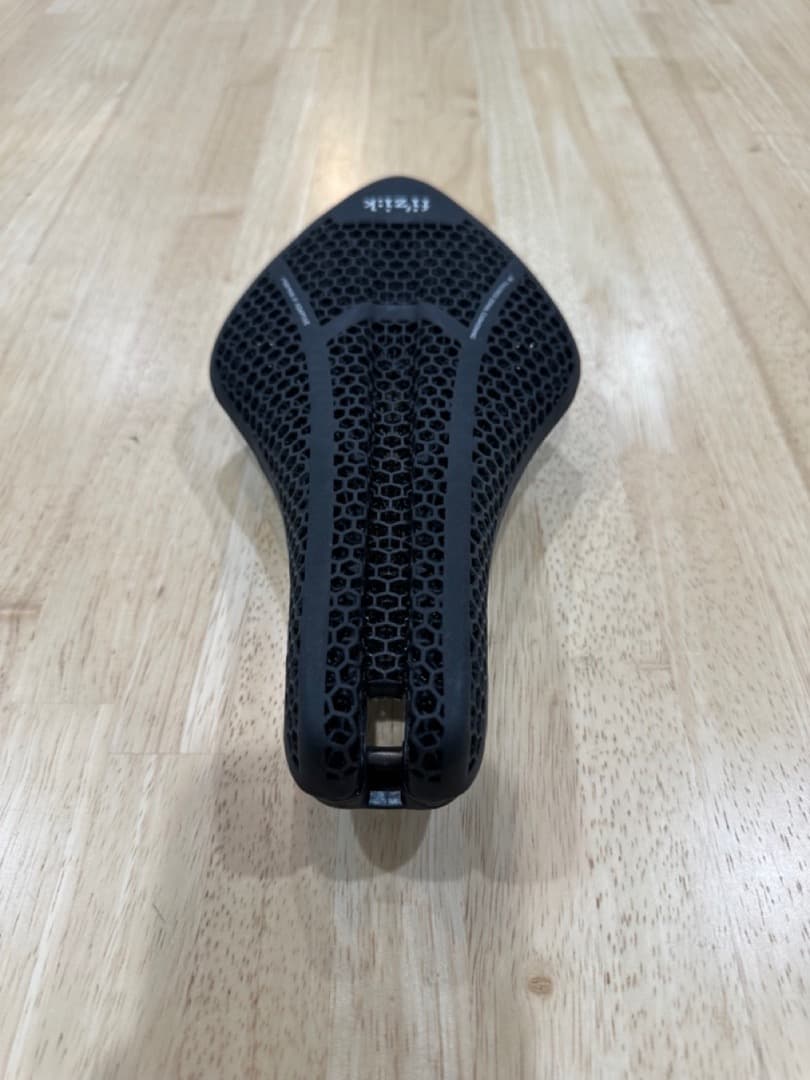 ( フィジーク ) サドル AERIS LD R3 ADAPTIVE KIUM